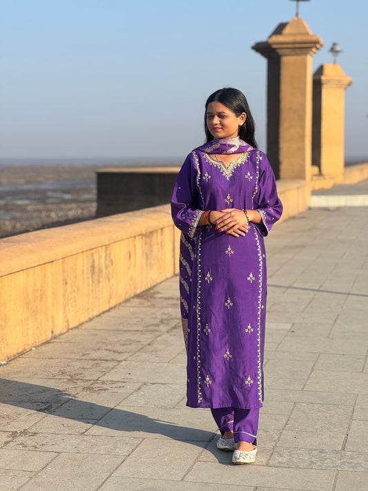 Latest Party Wear Jari Work Suit With Pure Banarasi Duptta.